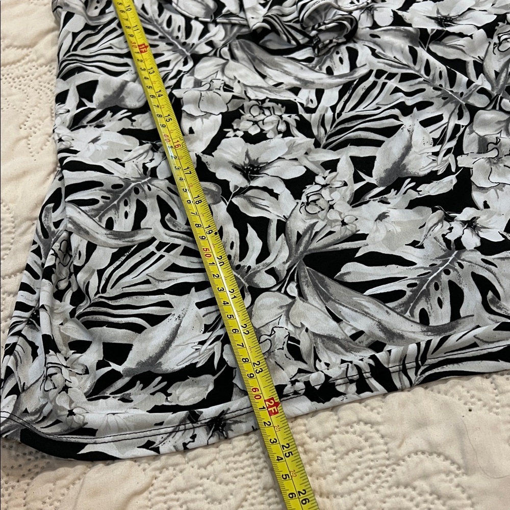 White House Black Market Black & White Floral Tank Top | Tropical Print | Size L - Picture 6 of 8